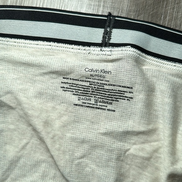 Calvin Klein Plaid Trunk - XL - Picture 3 of 3